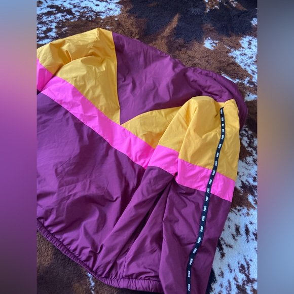 Victoria secret pink raincoat with Sherpa lining - Picture 3 of 3